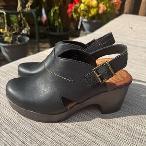 NWOT b.o.c. Black Slingback Clogs